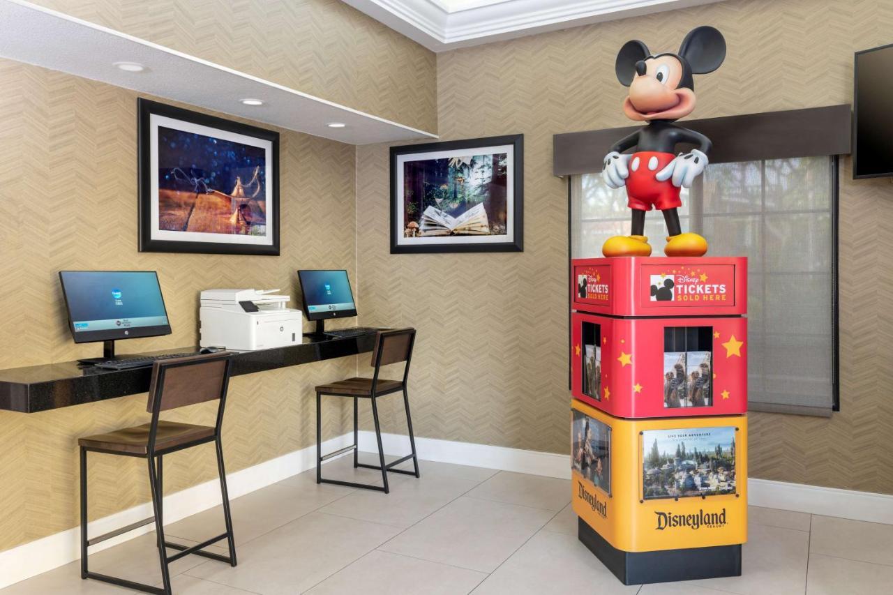 Best Western Plus Raffles Inn & Suites Anaheim Luaran gambar