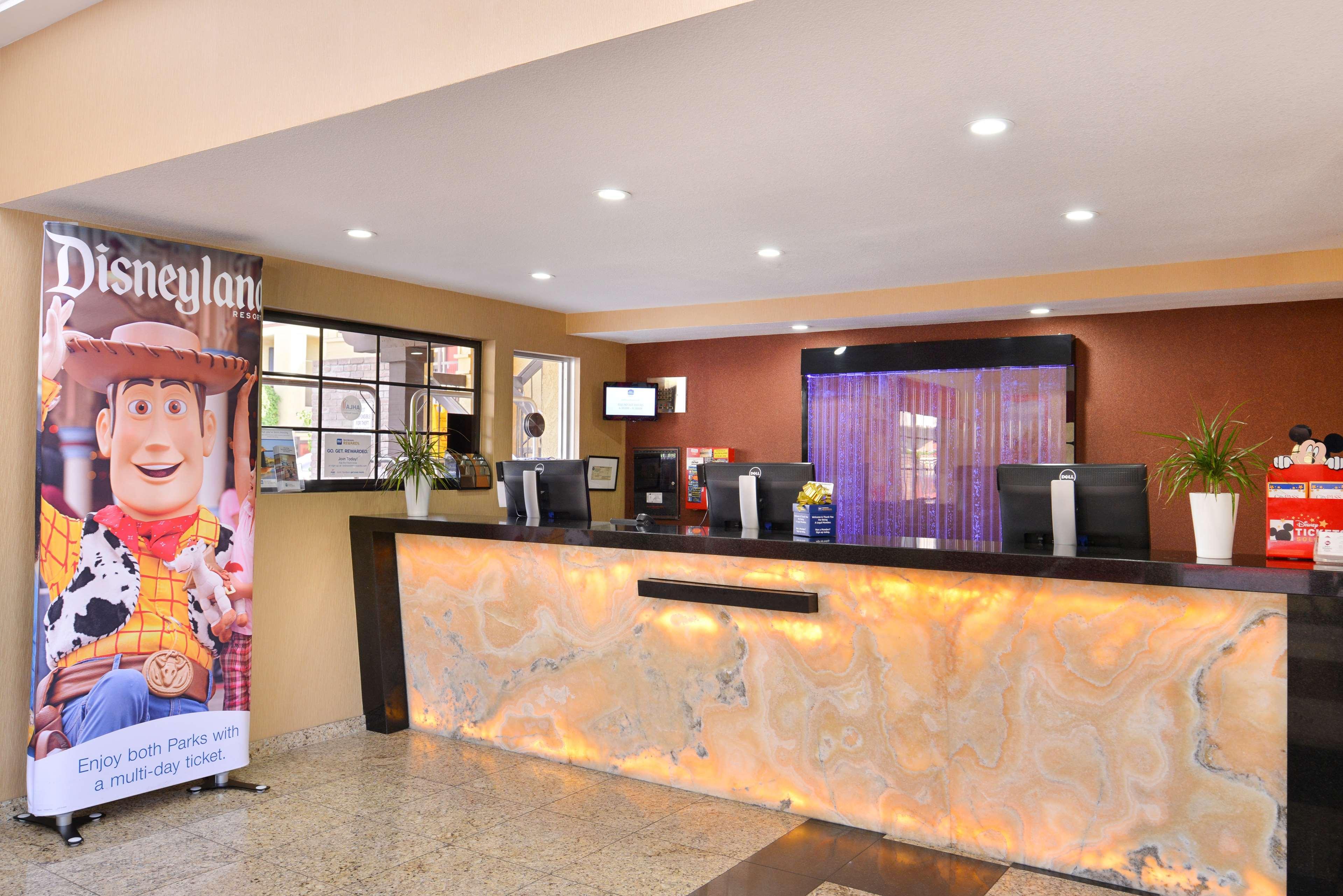Best Western Plus Raffles Inn & Suites Anaheim Luaran gambar