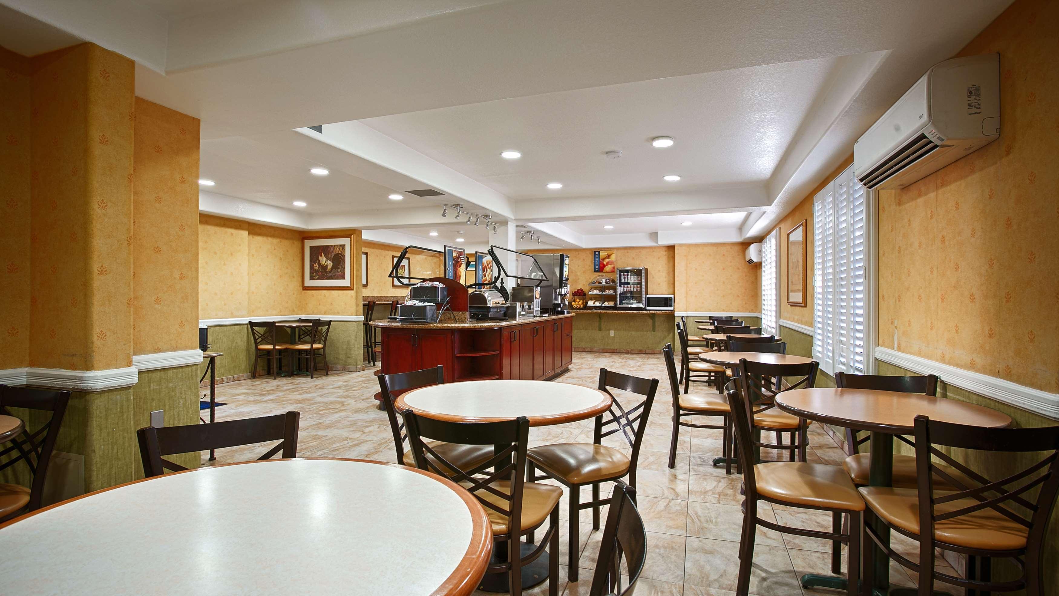Best Western Plus Raffles Inn & Suites Anaheim Luaran gambar
