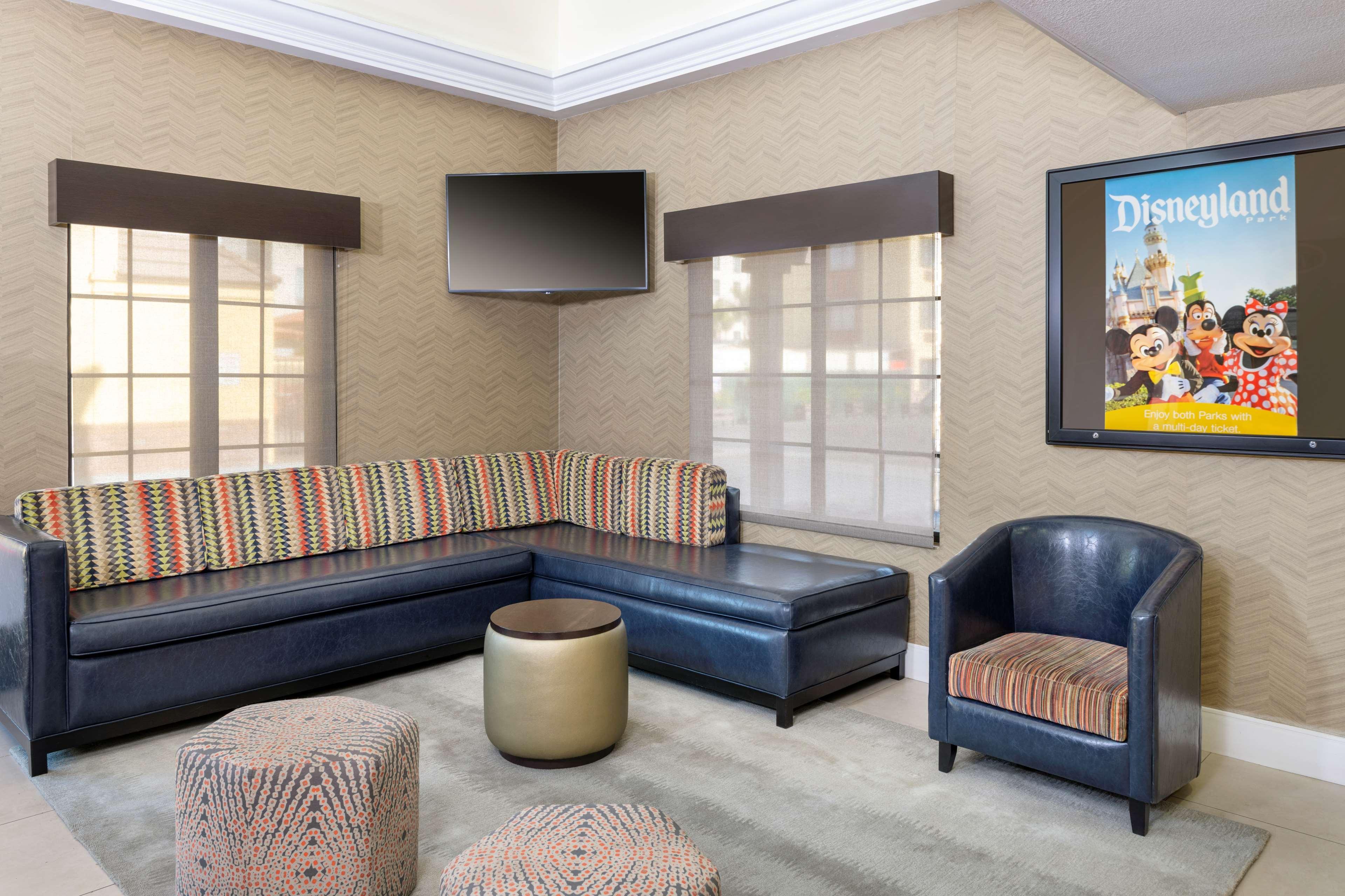 Best Western Plus Raffles Inn & Suites Anaheim Luaran gambar