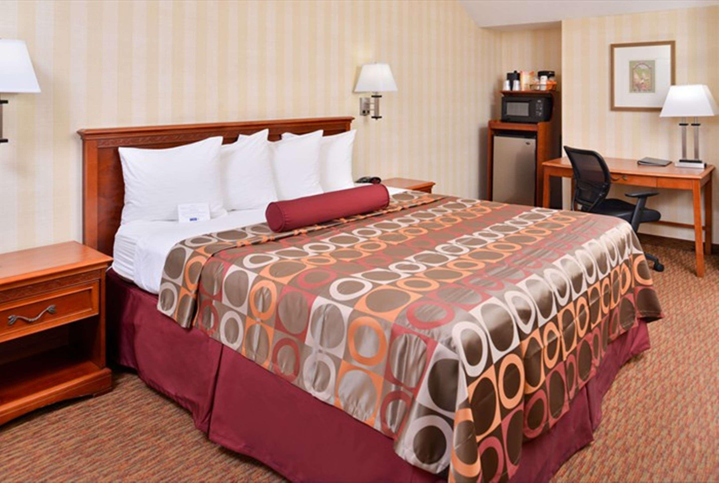 Best Western Plus Raffles Inn & Suites Anaheim Luaran gambar
